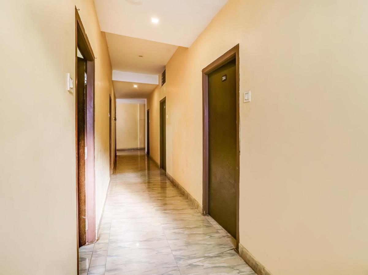 OYO 84039 Tirumala Grand Rajahmundry Bagian luar foto